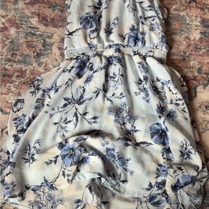 Place Light Blue and White Garment